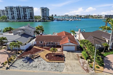 Villa ou maison à Treasure Island, Floride 4 chambres, 223.8 m2 № 2148094