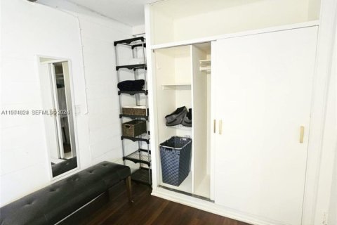 Commercial property in Coral Gables, Florida 1 bedroom, 46.45 sq.m. № 2032441 - photo 8