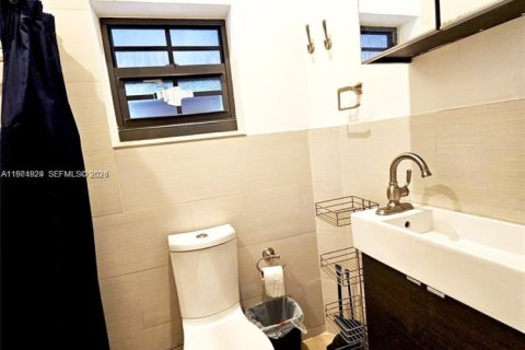 Commercial property in Coral Gables, Florida 1 bedroom, 46.45 sq.m. № 2032441 - photo 6