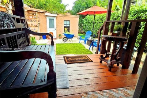 Commercial property in Coral Gables, Florida 1 bedroom, 46.45 sq.m. № 2032441 - photo 2