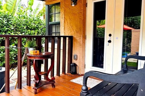 Commercial property in Coral Gables, Florida 1 bedroom, 46.45 sq.m. № 2032441 - photo 3