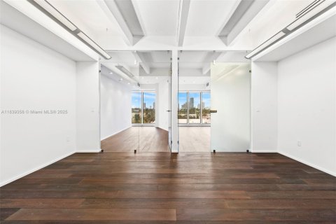 Propiedad comercial en venta en Miami Beach, Florida № 1829012 - foto 8
