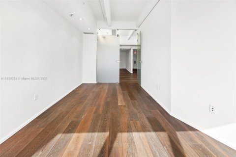 Propiedad comercial en venta en Miami Beach, Florida № 1829012 - foto 24