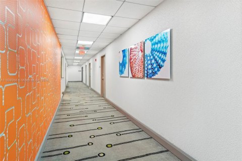 Propiedad comercial en venta en Miami Beach, Florida № 1829012 - foto 7