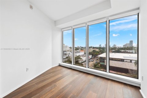 Propiedad comercial en venta en Miami Beach, Florida № 1829012 - foto 21