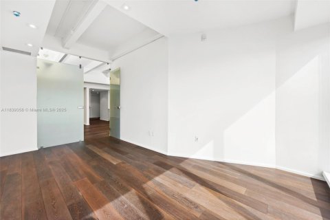 Propiedad comercial en venta en Miami Beach, Florida № 1829012 - foto 22