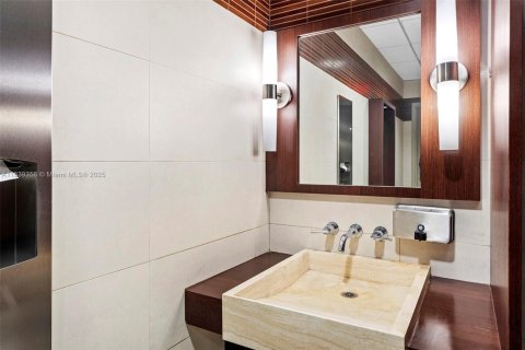 Propiedad comercial en venta en Miami Beach, Florida № 1829012 - foto 27