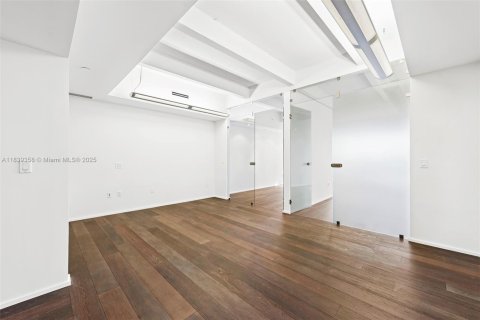 Propiedad comercial en venta en Miami Beach, Florida № 1829012 - foto 16