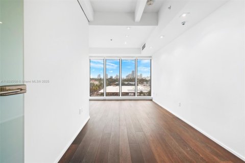 Propiedad comercial en venta en Miami Beach, Florida № 1829012 - foto 20