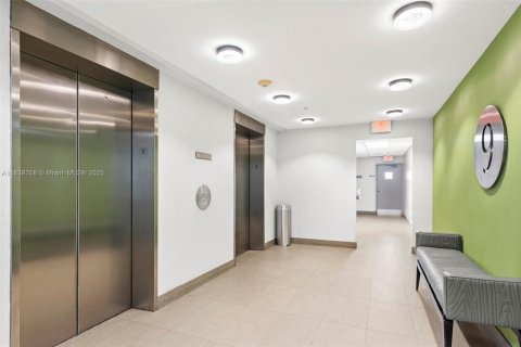 Propiedad comercial en venta en Miami Beach, Florida № 1829012 - foto 6