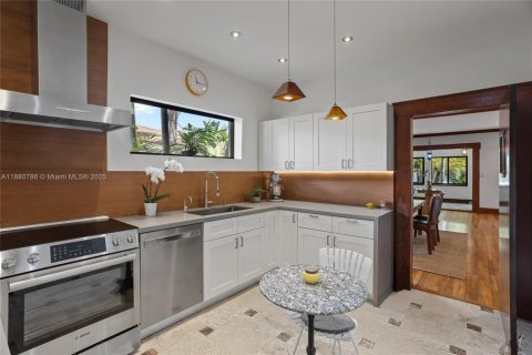 Casa en venta en Miami, Florida, 4 dormitorios, 213.68 m2 № 1932889 - foto 24