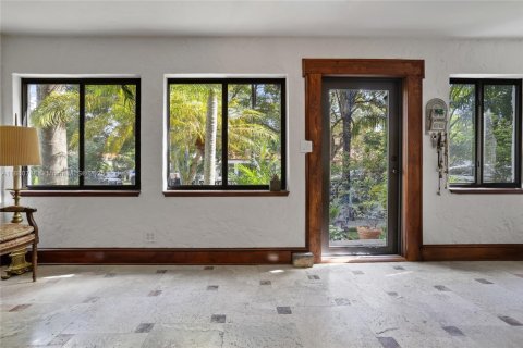 Casa en venta en Miami, Florida, 4 dormitorios, 213.68 m2 № 1932889 - foto 10