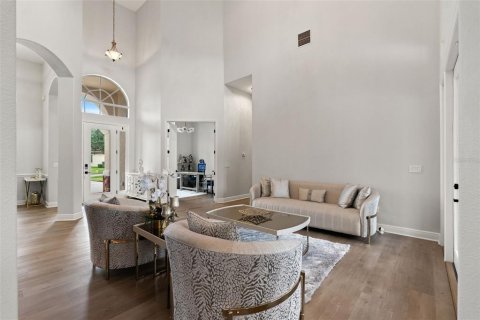 House in Tampa, Florida 5 bedrooms, 383.04 sq.m. № 2138012 - photo 14