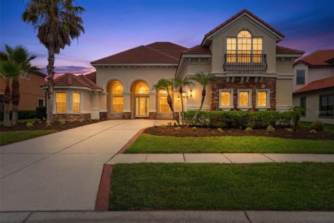 House in Tampa, Florida 5 bedrooms, 383.04 sq.m. № 2138012 - photo 3