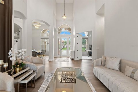 House in Tampa, Florida 5 bedrooms, 383.04 sq.m. № 2138012 - photo 8