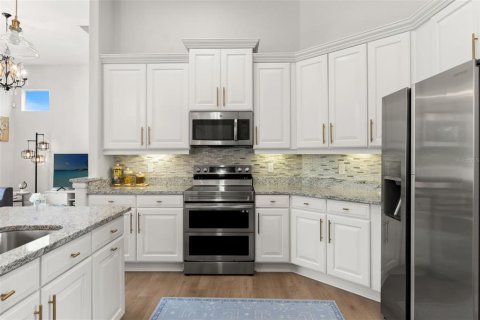 House in Tampa, Florida 5 bedrooms, 383.04 sq.m. № 2138012 - photo 23