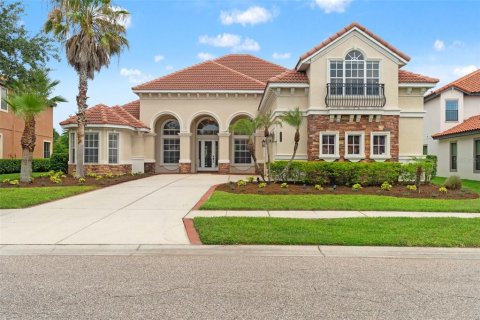 House in Tampa, Florida 5 bedrooms, 383.04 sq.m. № 2138012 - photo 2