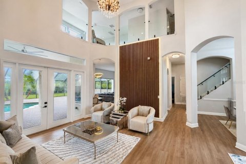 House in Tampa, Florida 5 bedrooms, 383.04 sq.m. № 2138012 - photo 4