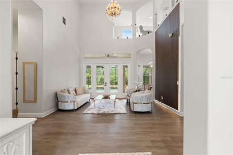 House in Tampa, Florida 5 bedrooms, 383.04 sq.m. № 2138012 - photo 5