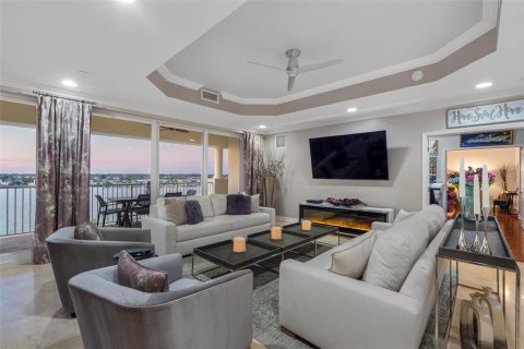 Condo in Redington Shores, Florida, 4 bedrooms  № 2099493 - photo 3