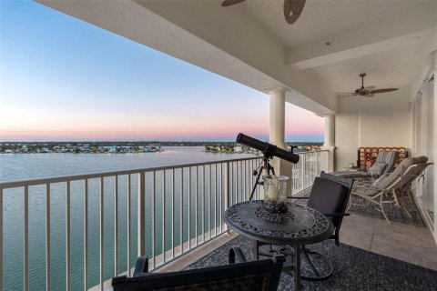 Condo in Redington Shores, Florida, 4 bedrooms  № 2099493 - photo 9