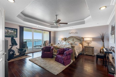 Condo in Redington Shores, Florida, 4 bedrooms  № 2099493 - photo 22