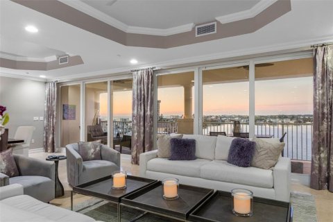 Condo in Redington Shores, Florida, 4 bedrooms № 2099493