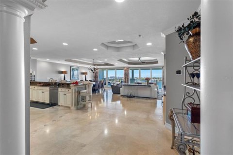 Condo in Redington Shores, Florida, 4 bedrooms  № 2099493 - photo 12
