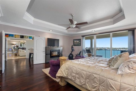 Condo in Redington Shores, Florida, 4 bedrooms  № 2099493 - photo 24
