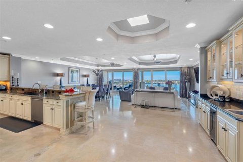 Condo in Redington Shores, Florida, 4 bedrooms  № 2099493 - photo 13