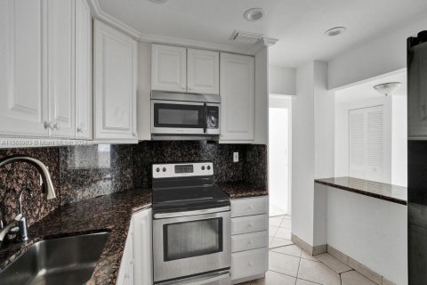 Condo in Sunny Isles Beach, Florida, 3 bedrooms  № 1938040 - photo 22