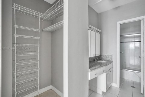 Copropriété à louer à Sunny Isles Beach, Floride: 3 chambres, 145.86 m2 № 1938040 - photo 28