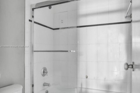 Condo in Sunny Isles Beach, Florida, 3 bedrooms  № 1938040 - photo 30