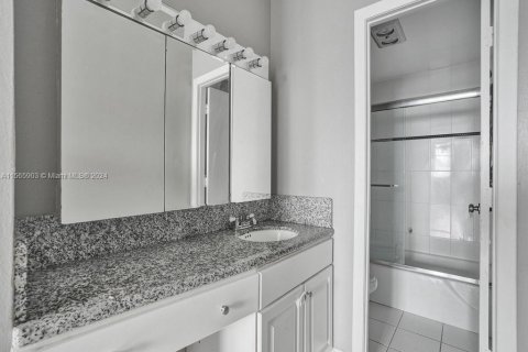 Condominio en alquiler en Sunny Isles Beach, Florida, 3 dormitorios, 145.86 m2 № 1938040 - foto 29