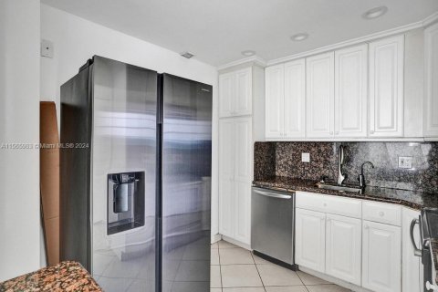Condo in Sunny Isles Beach, Florida, 3 bedrooms  № 1938040 - photo 19