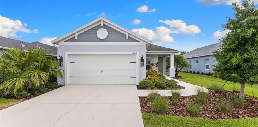 House in Parrish, Florida 2 bedrooms, 152.45 sq.m. № 2195958