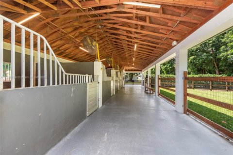 Villa ou maison à louer à Southwest Ranches, Floride: 9 chambres, 562.71 m2 № 1694375 - photo 7