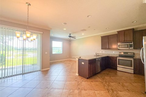 Townhouse in Wesley Chapel, Florida 3 bedrooms, 156.91 sq.m. № 2209779 - photo 4