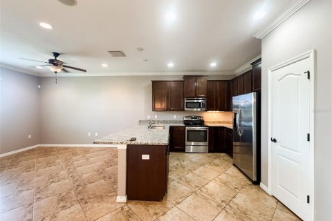Townhouse in Wesley Chapel, Florida 3 bedrooms, 156.91 sq.m. № 2209779 - photo 6