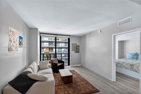 Купить кондоминиум в Майами, Флорида 1 спальня, 57.6м2, № 2024360 - фото 3