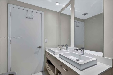 Купить кондоминиум в Майами, Флорида 1 спальня, 57.6м2, № 2024360 - фото 12