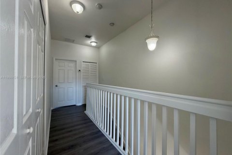 Touwnhouse à louer à Miami, Floride: 2 chambres, 142.7 m2 № 2027902 - photo 15
