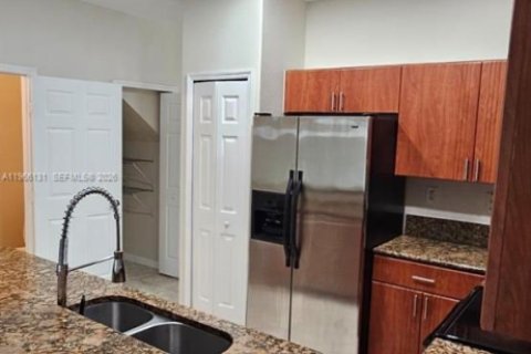 Touwnhouse à louer à Miami, Floride: 2 chambres, 142.7 m2 № 2027902 - photo 2