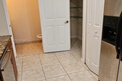 Touwnhouse à louer à Miami, Floride: 2 chambres, 142.7 m2 № 2027902 - photo 11