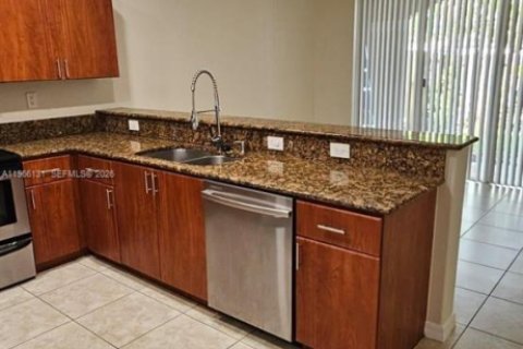 Touwnhouse à louer à Miami, Floride: 2 chambres, 142.7 m2 № 2027902 - photo 3