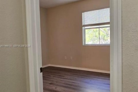 Touwnhouse à louer à Miami, Floride: 2 chambres, 142.7 m2 № 2027902 - photo 5