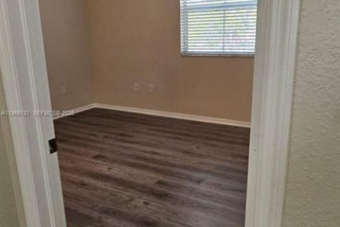 Touwnhouse à louer à Miami, Floride: 2 chambres, 142.7 m2 № 2027902 - photo 6