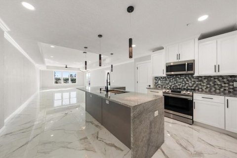 Condo in Clearwater, Florida, 3 bedrooms  № 2195377 - photo 5