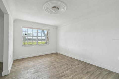 Купить коммерческую недвижимость в Зеферхиллс-Норт, Флорида 211.54м2, № 1679429 - фото 11