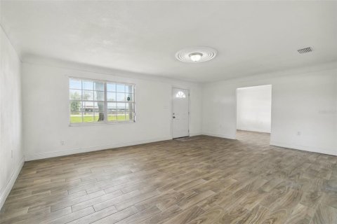 Купить коммерческую недвижимость в Зеферхиллс-Норт, Флорида 211.54м2, № 1679429 - фото 8